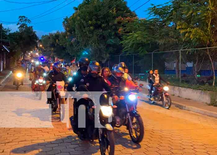 The General Directorate of Firefighters, National Police and the population of Somoto greets July 19 with a happy target through the streets of all neighborhoods celebrating the 42nd year of the Sandinista Popular Revolution