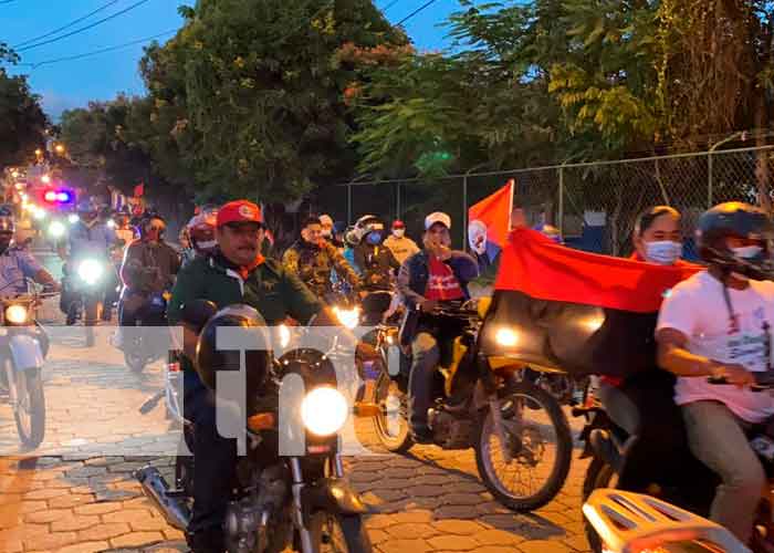 The General Directorate of Firefighters, National Police and the population of Somoto greets July 19 with a happy target through the streets of all neighborhoods celebrating the 42nd year of the Sandinista Popular Revolution